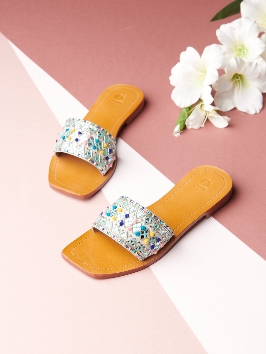 HANDCRAFTED 'ABHALA' FLATS