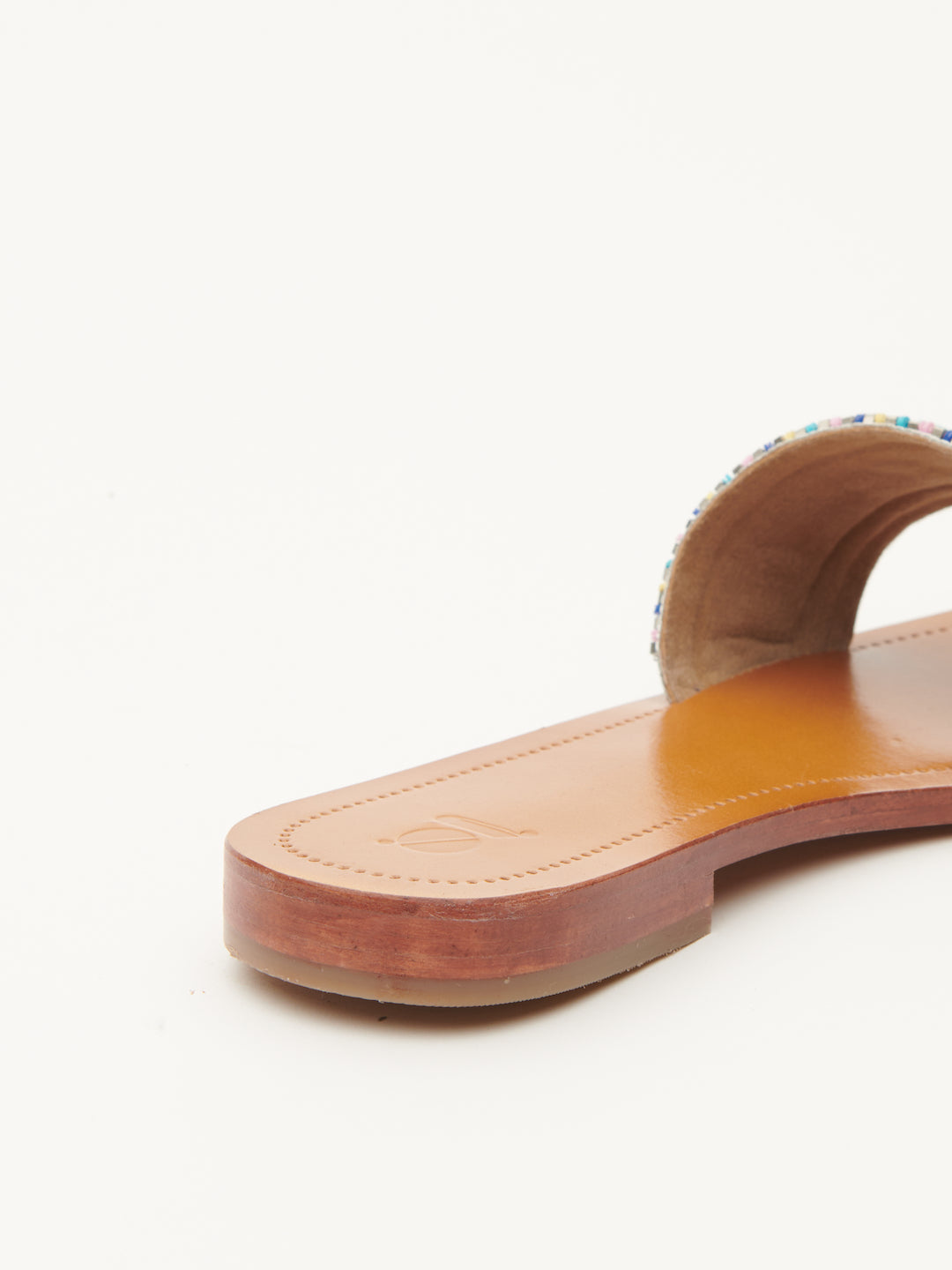 HANDCRAFTED 'ABHALA' FLATS