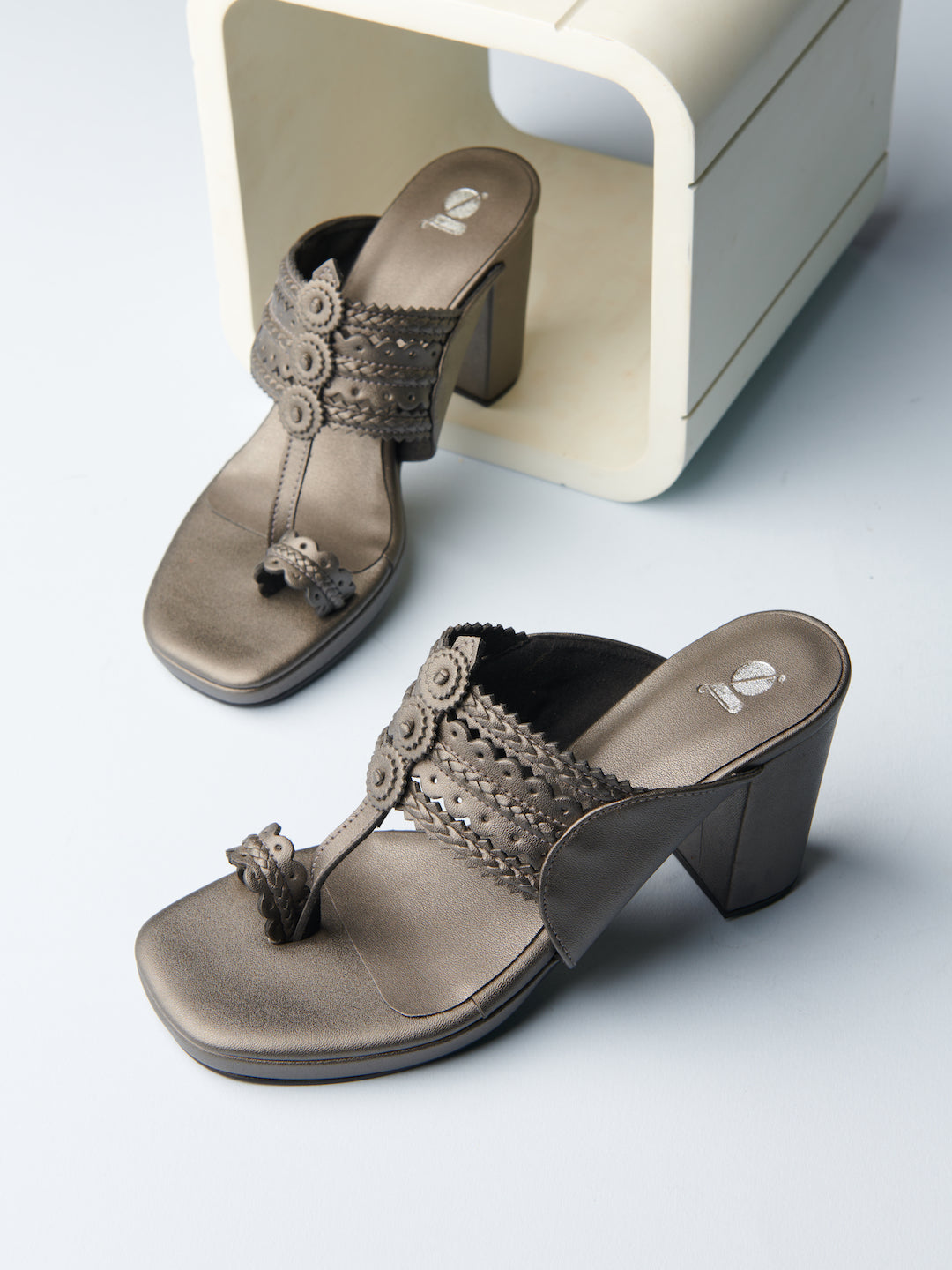 LEVELS KOLHAPURI HEELS