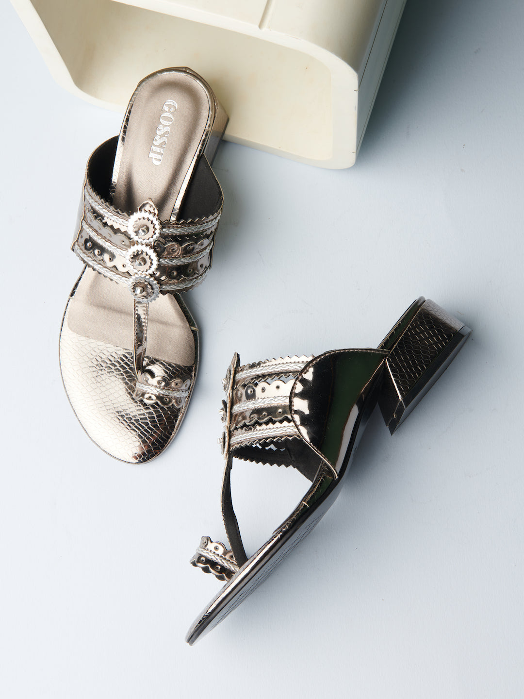 LEVELS METALLIC KOLHAPURI