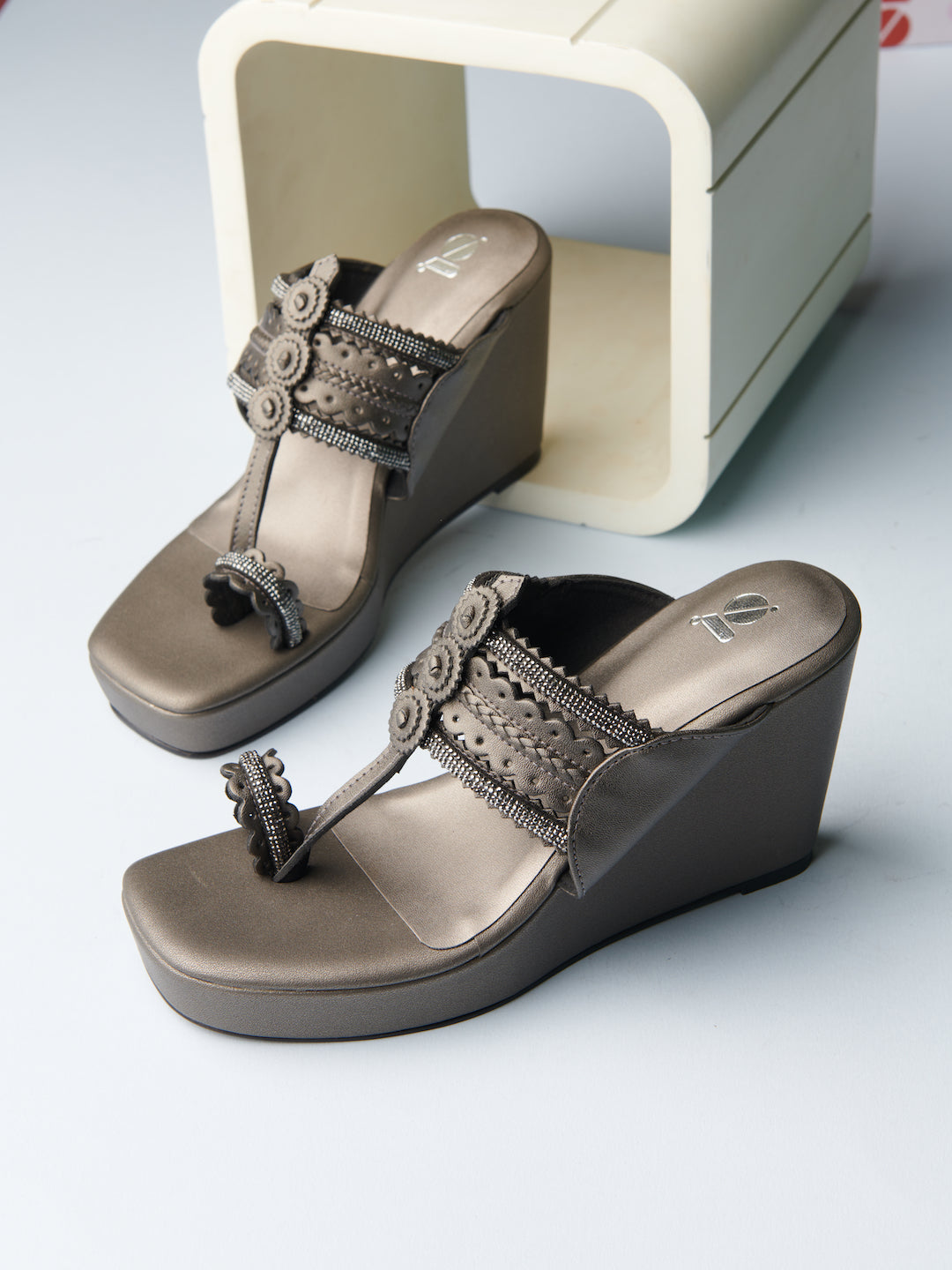 GOSSIP GALORE KOLHAPURI PLATFORMS