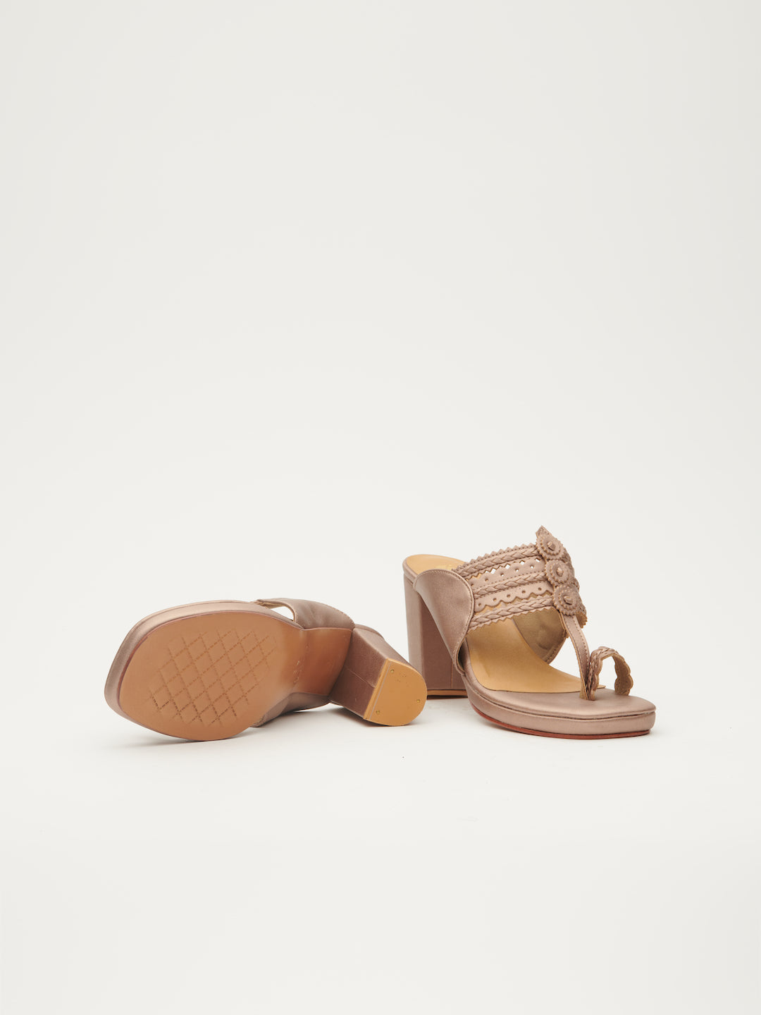 LEVELS KOLHAPURI HEELS