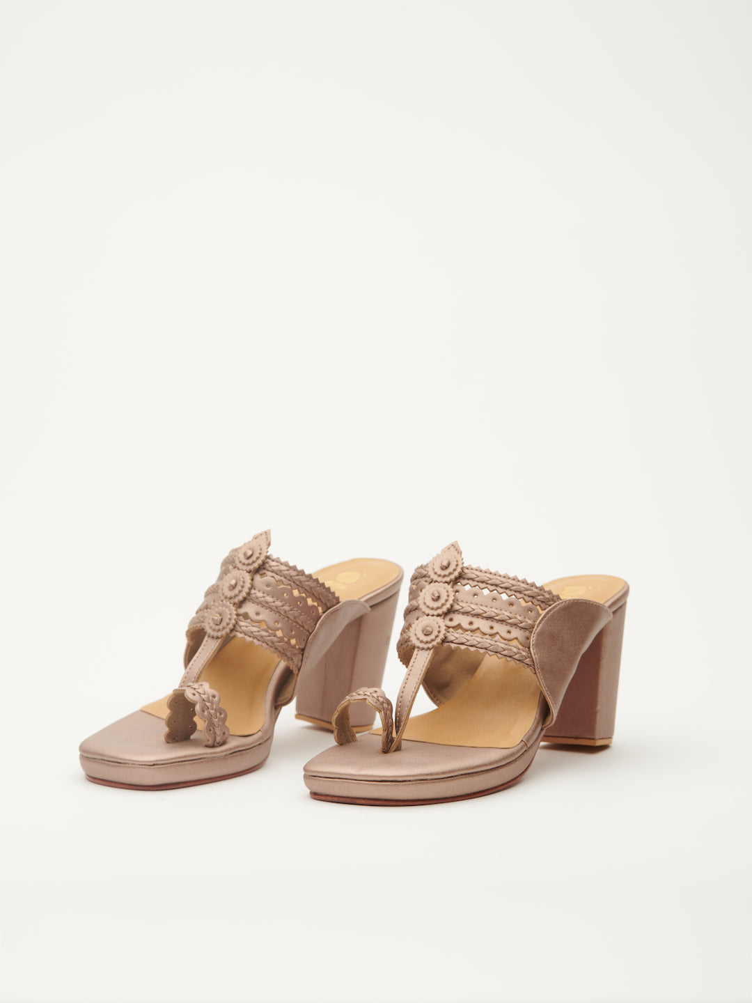 LEVELS KOLHAPURI HEELS