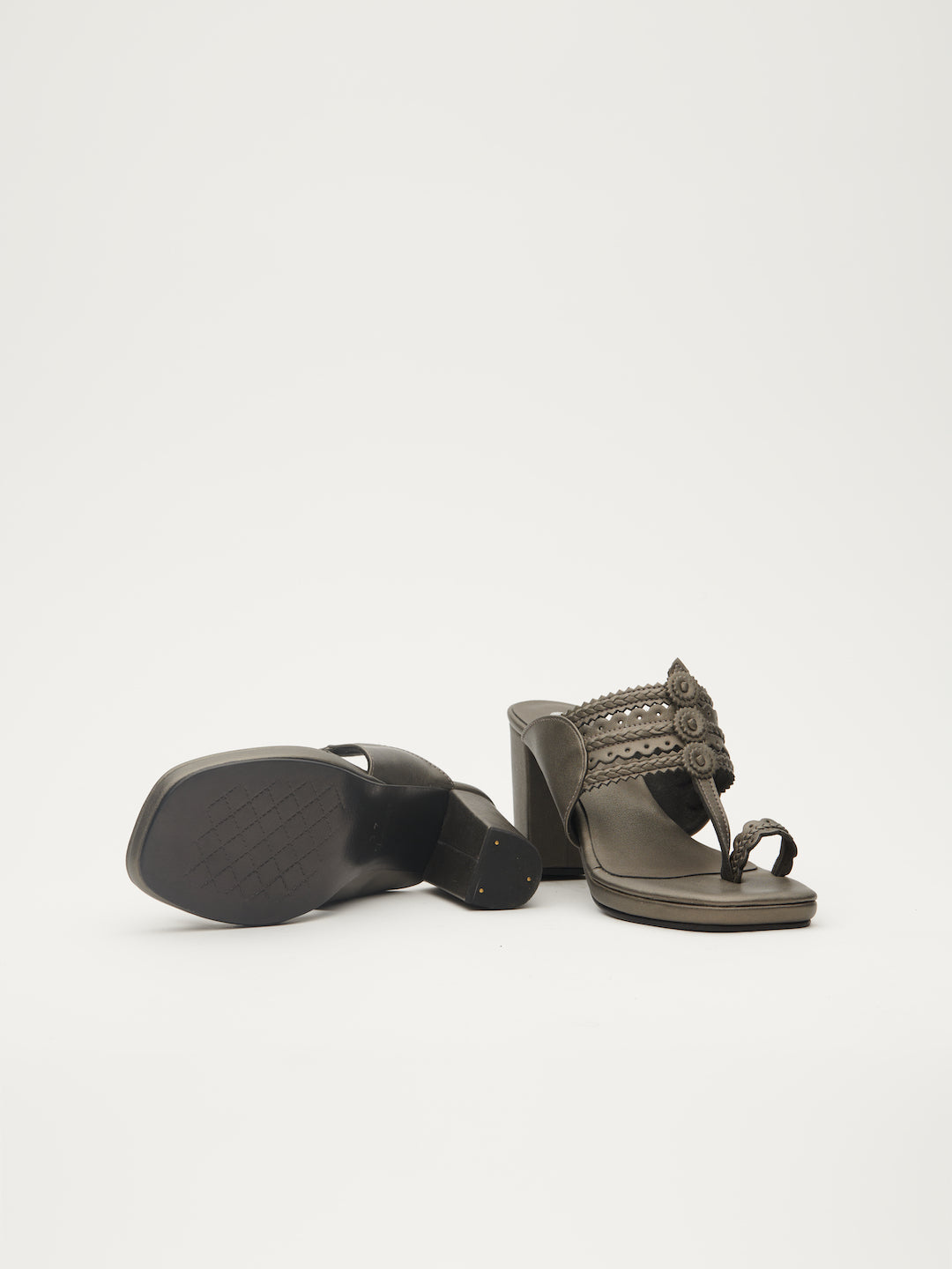 LEVELS KOLHAPURI HEELS