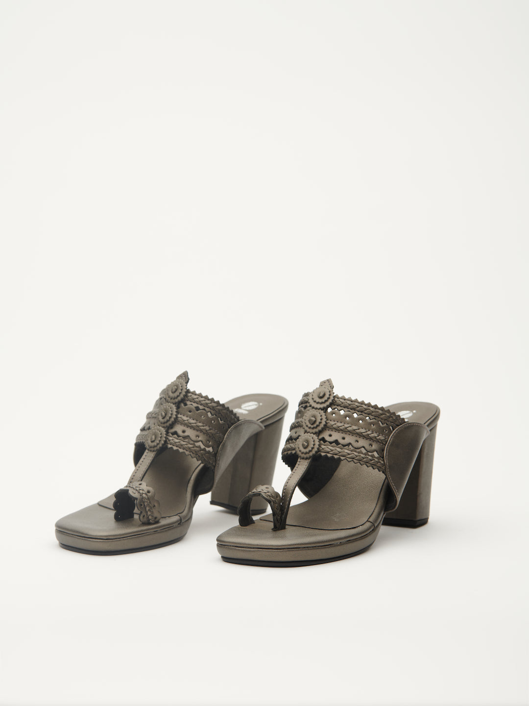 LEVELS KOLHAPURI HEELS