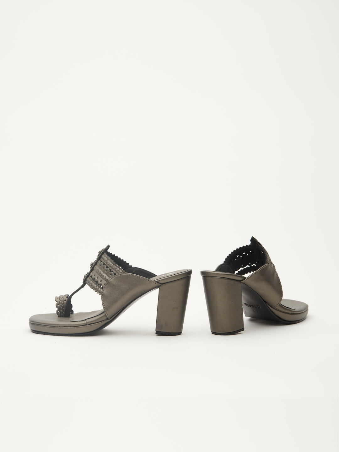 LEVELS KOLHAPURI HEELS