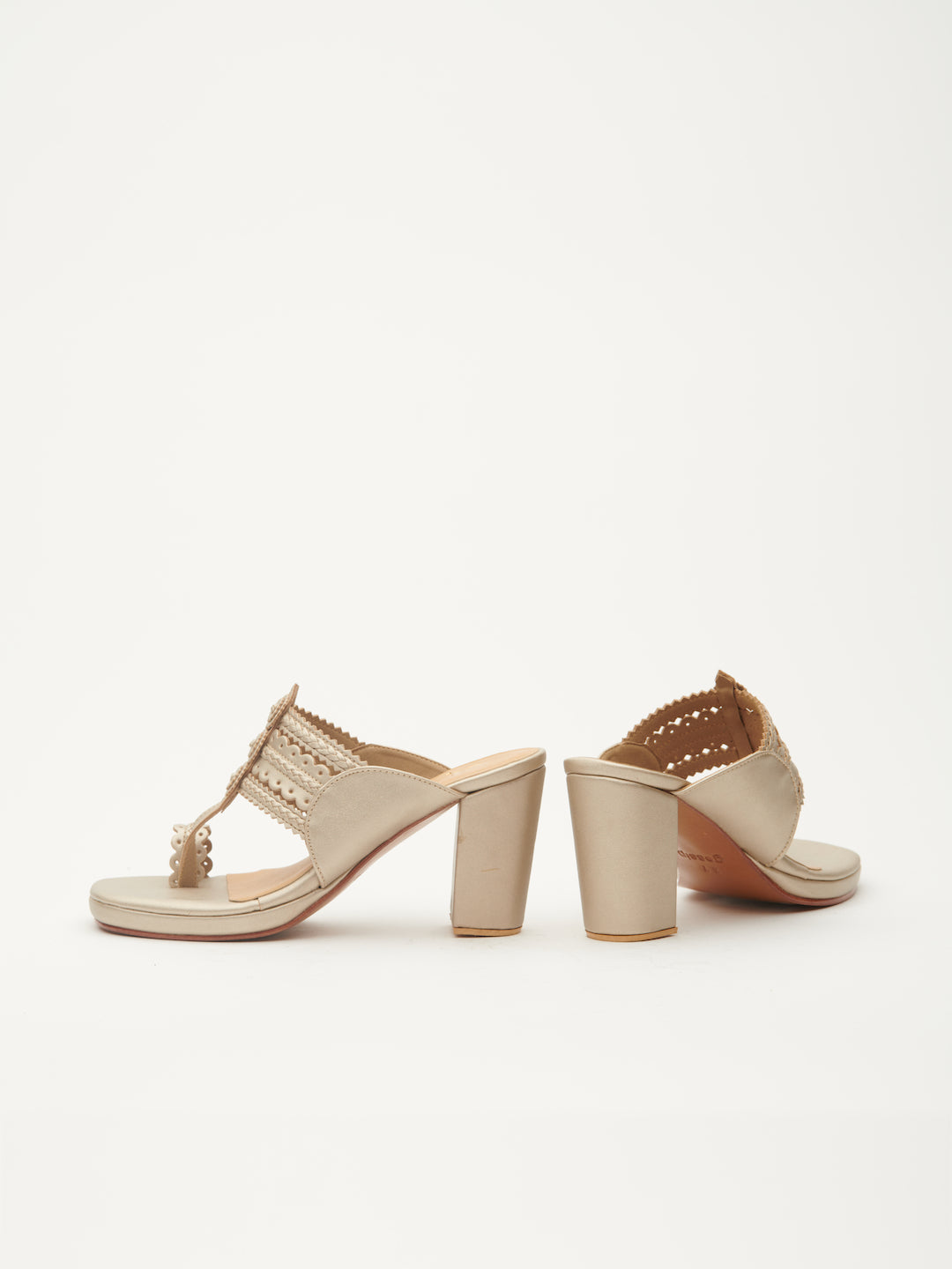 LEVELS KOLHAPURI HEELS
