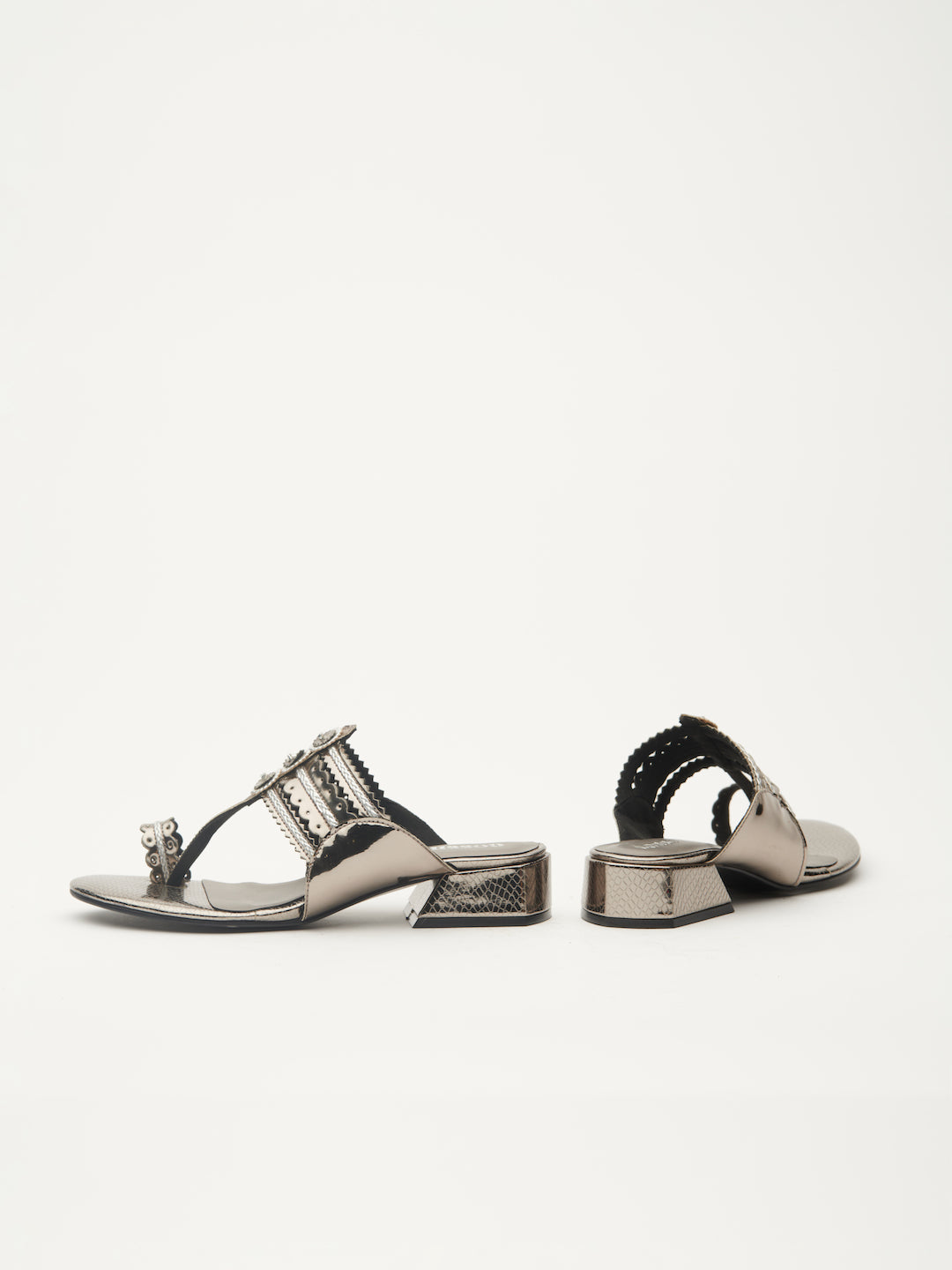 LEVELS METALLIC KOLHAPURI