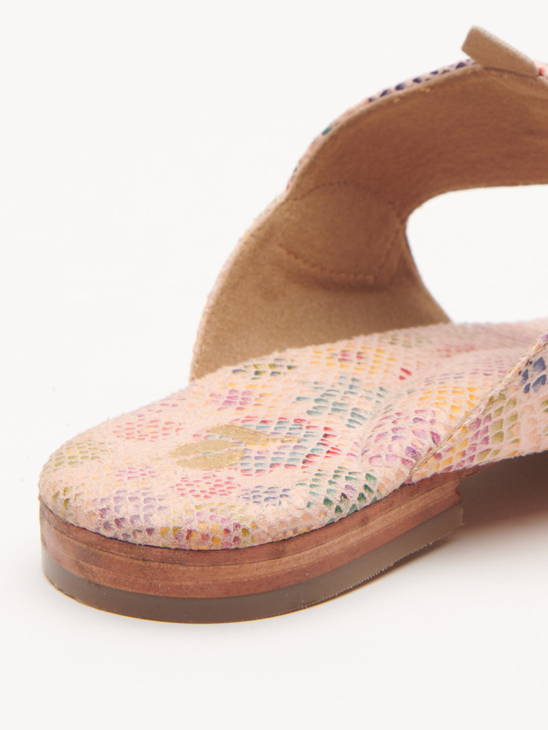 FLORAL EMBOSSED KOLHAPURI