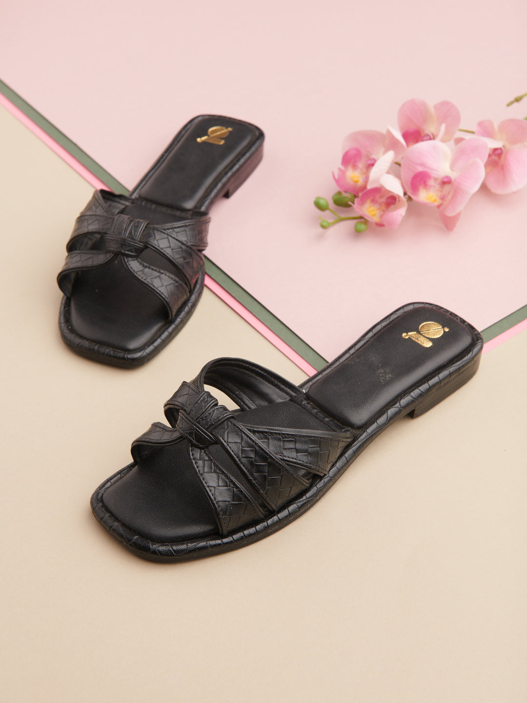 SYMMETRICAL PIPING SLIDES