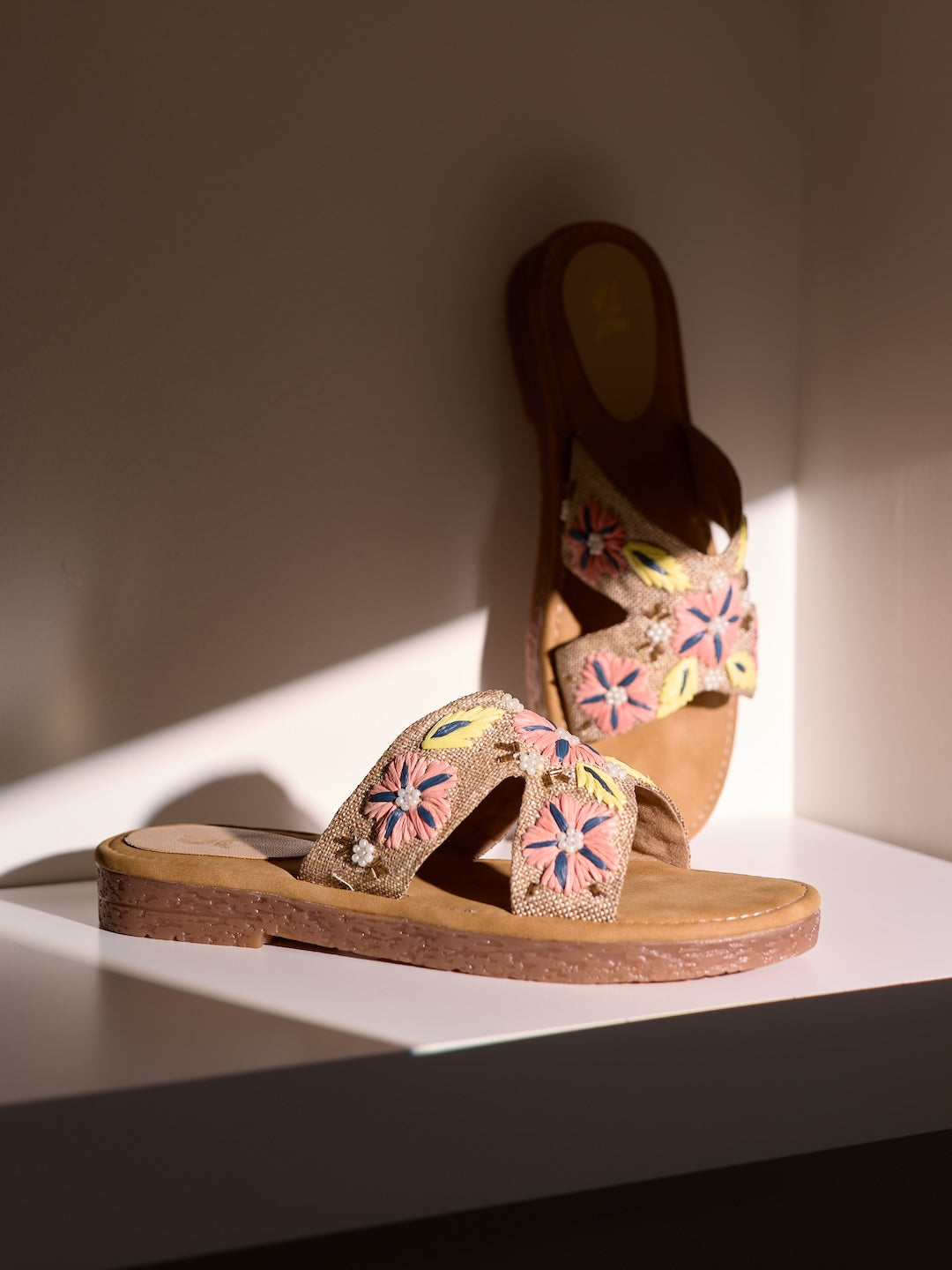 Raffia Muse Slides