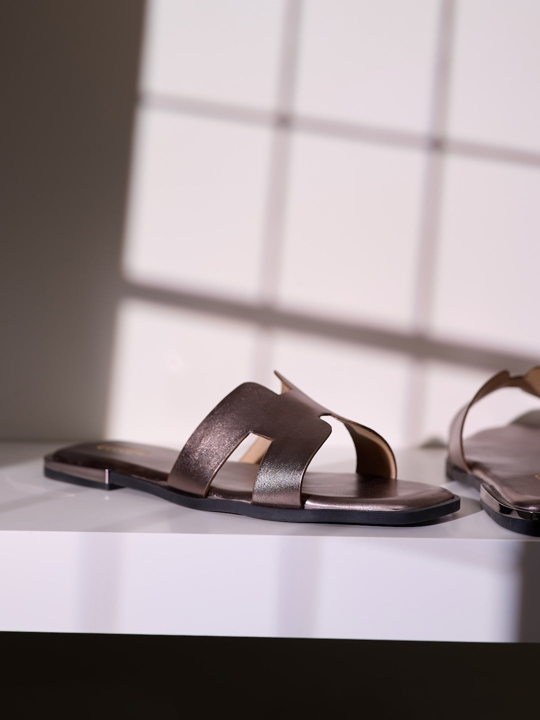 Mod Cut Flats