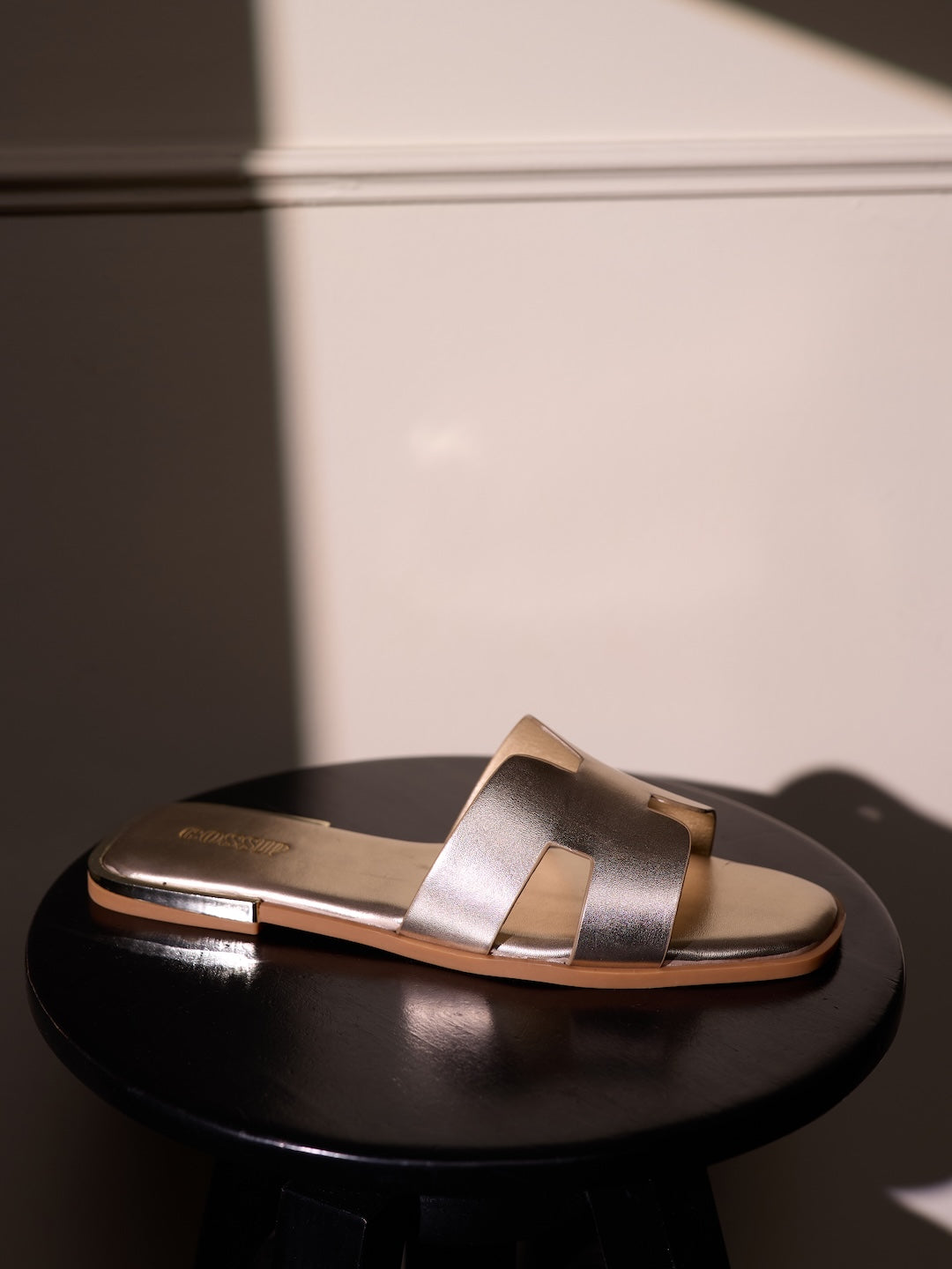 Mod Cut Flats