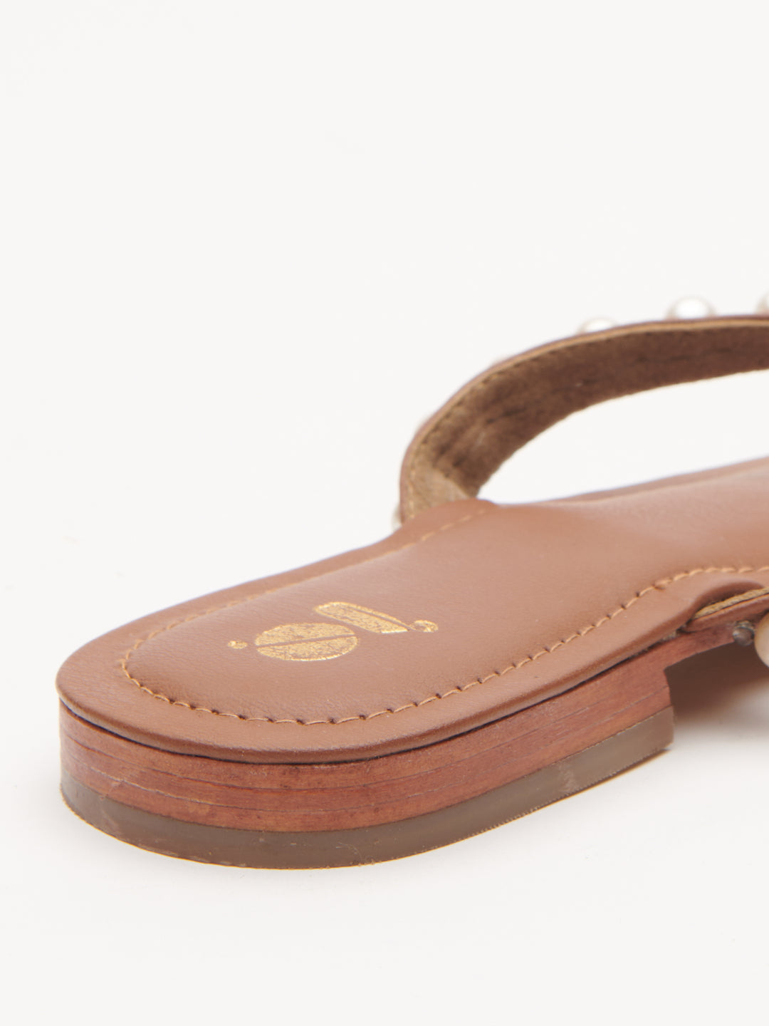 CONTEMPORARY PEARL FLATS