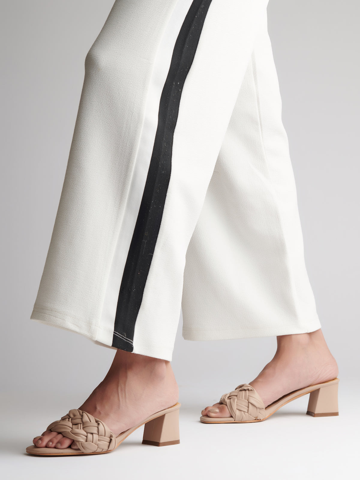 CLASSIC WOVEN SLIDES