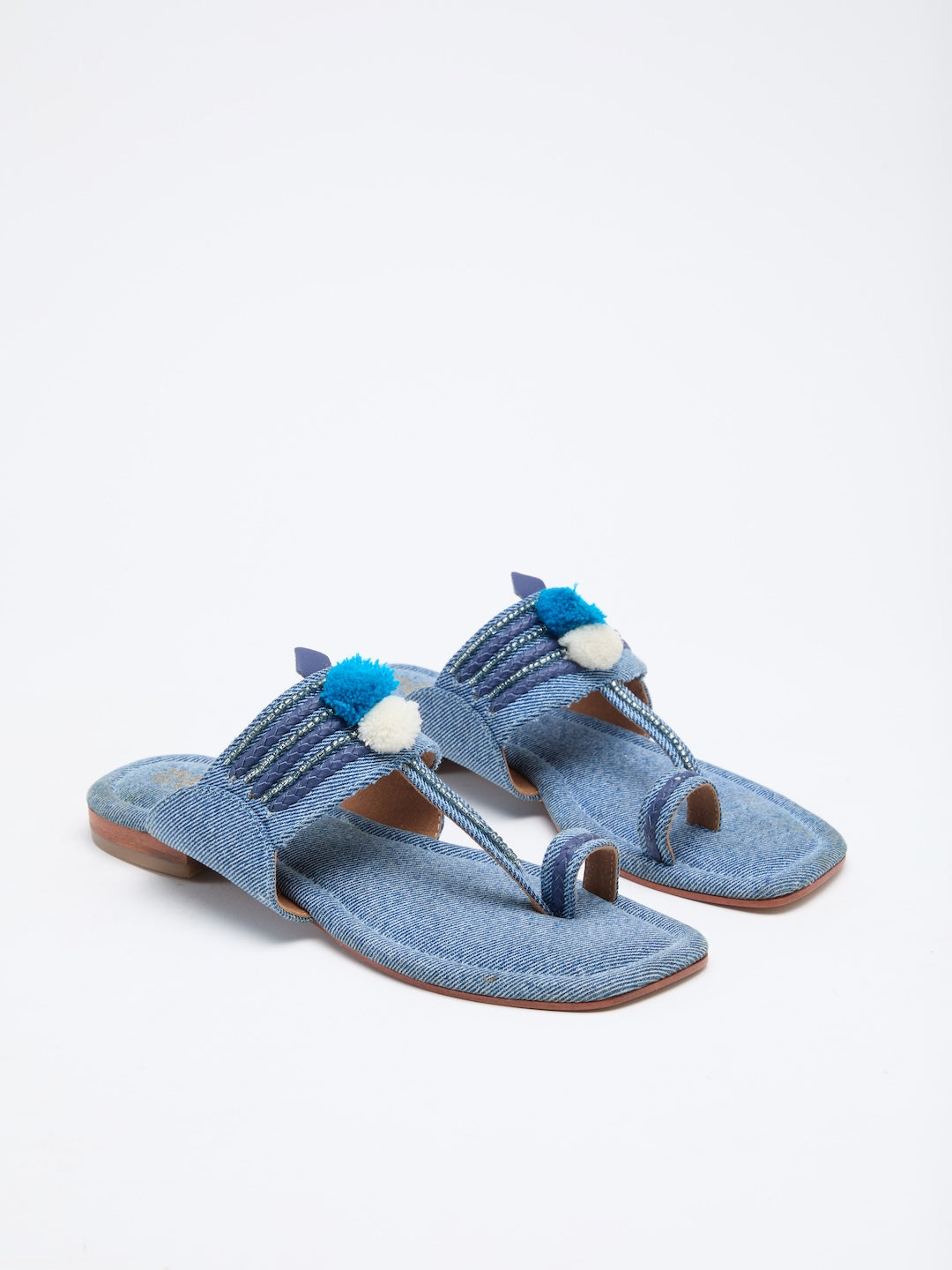 INDIGO BLOOM KOLHAPURIS