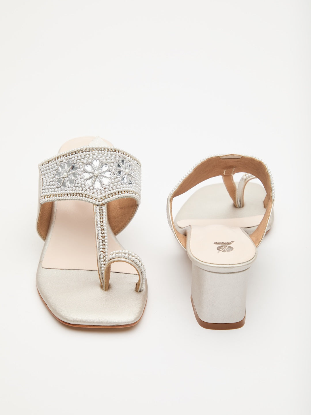 Flora Pearl Kolhapuri