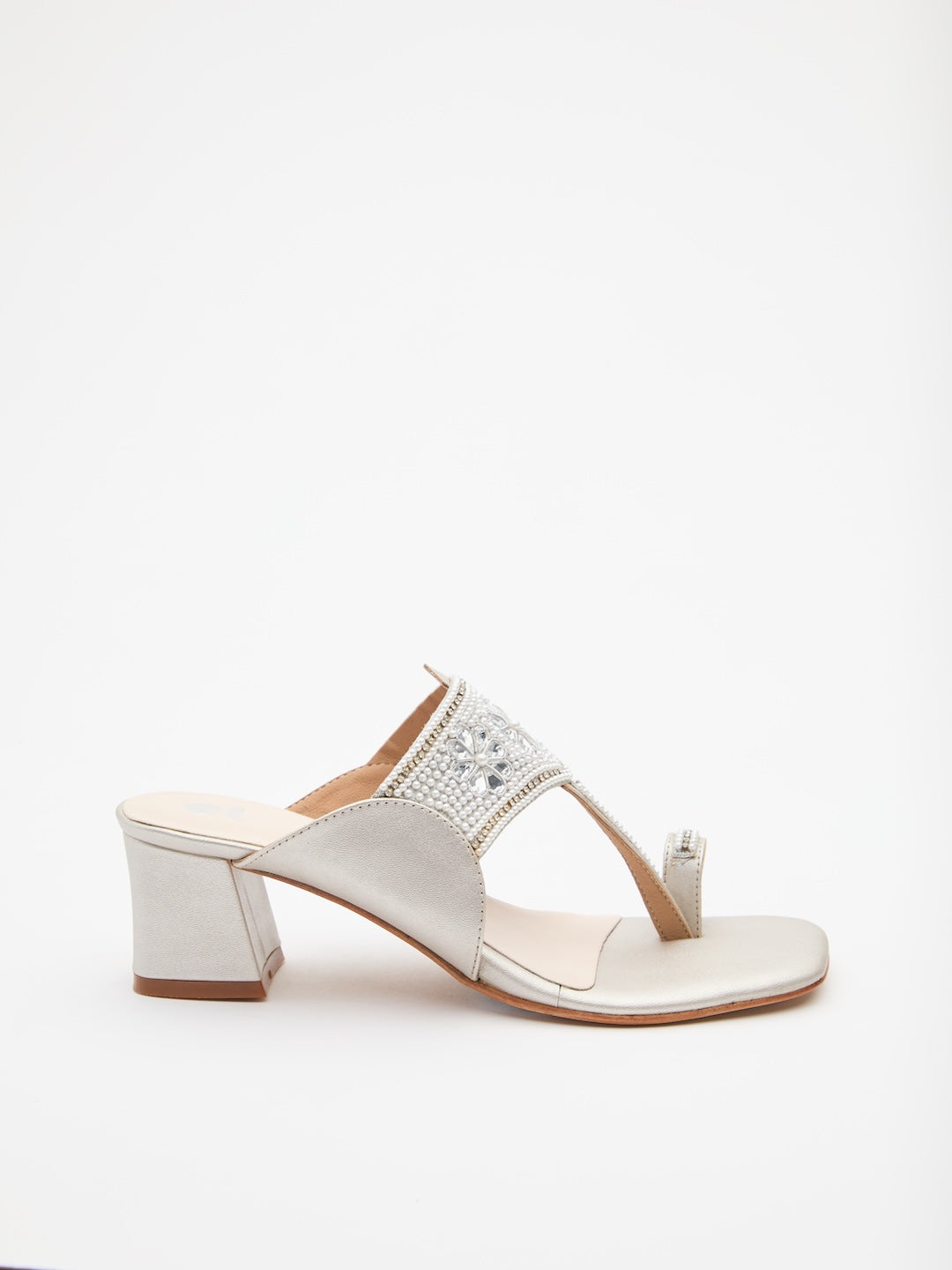 Flora Pearl Kolhapuri