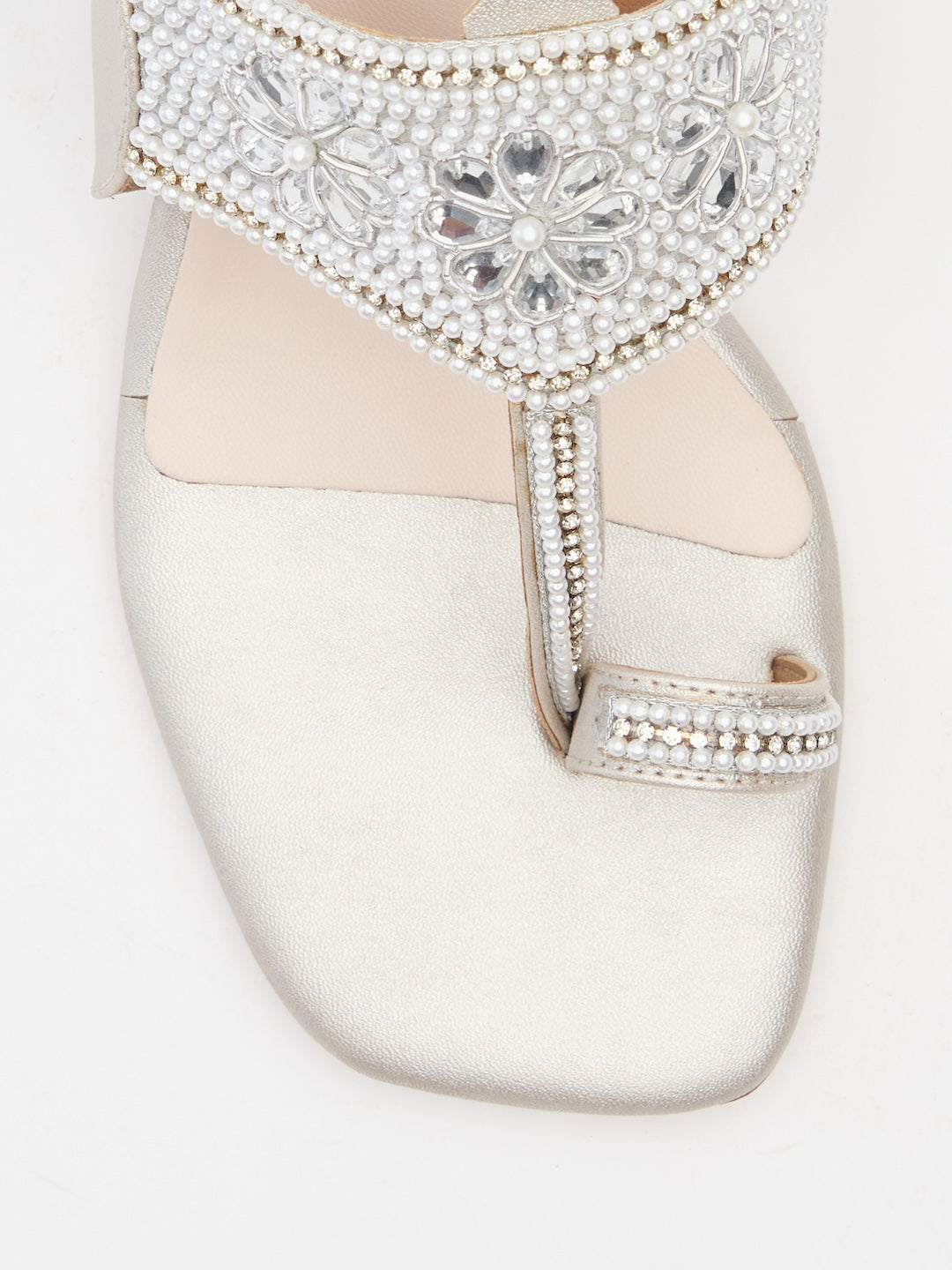 Flora Pearl Kolhapuri