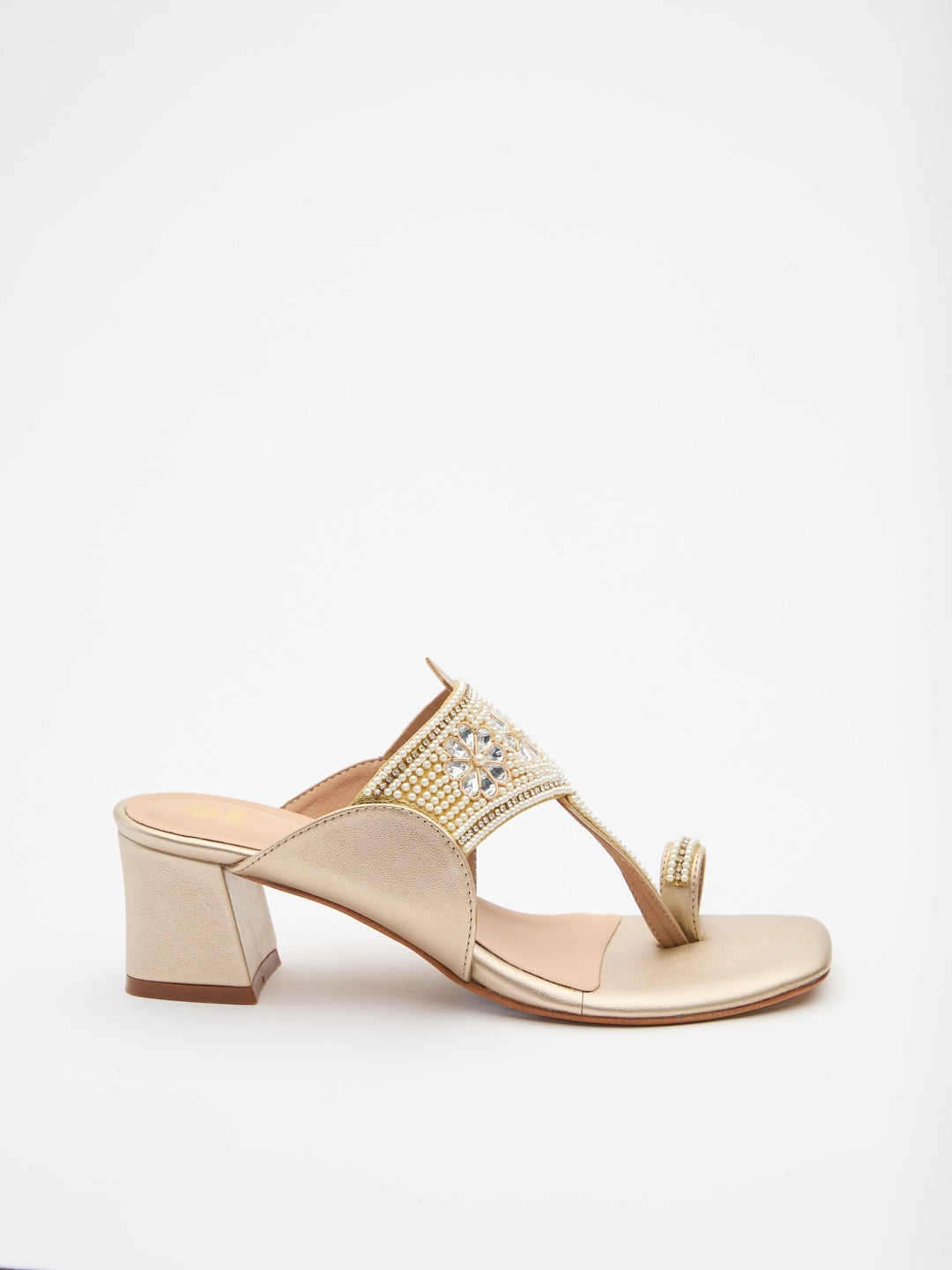 Flora Pearl Kolhapuri