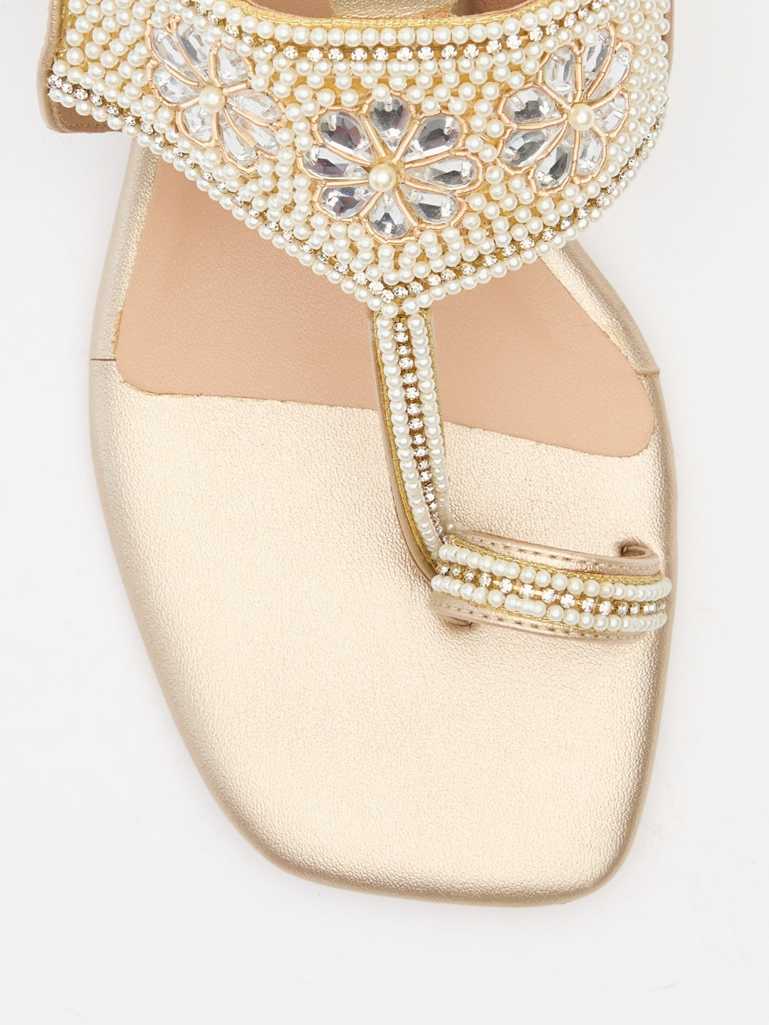 Flora Pearl Kolhapuri