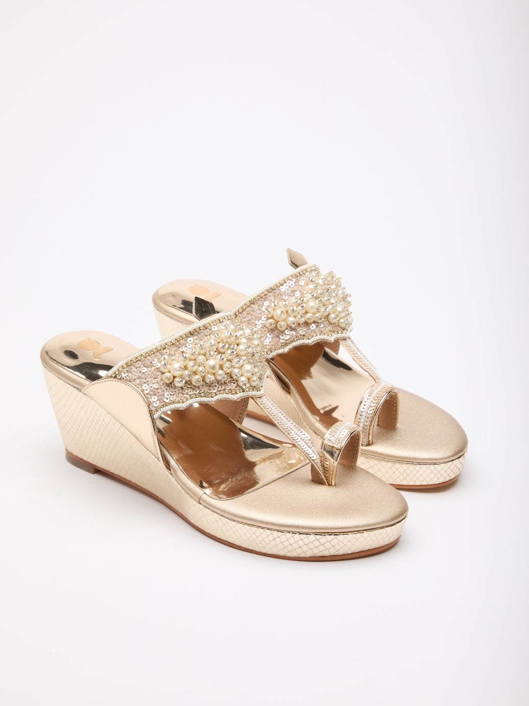 Pearl Sovereign Kolhapuris