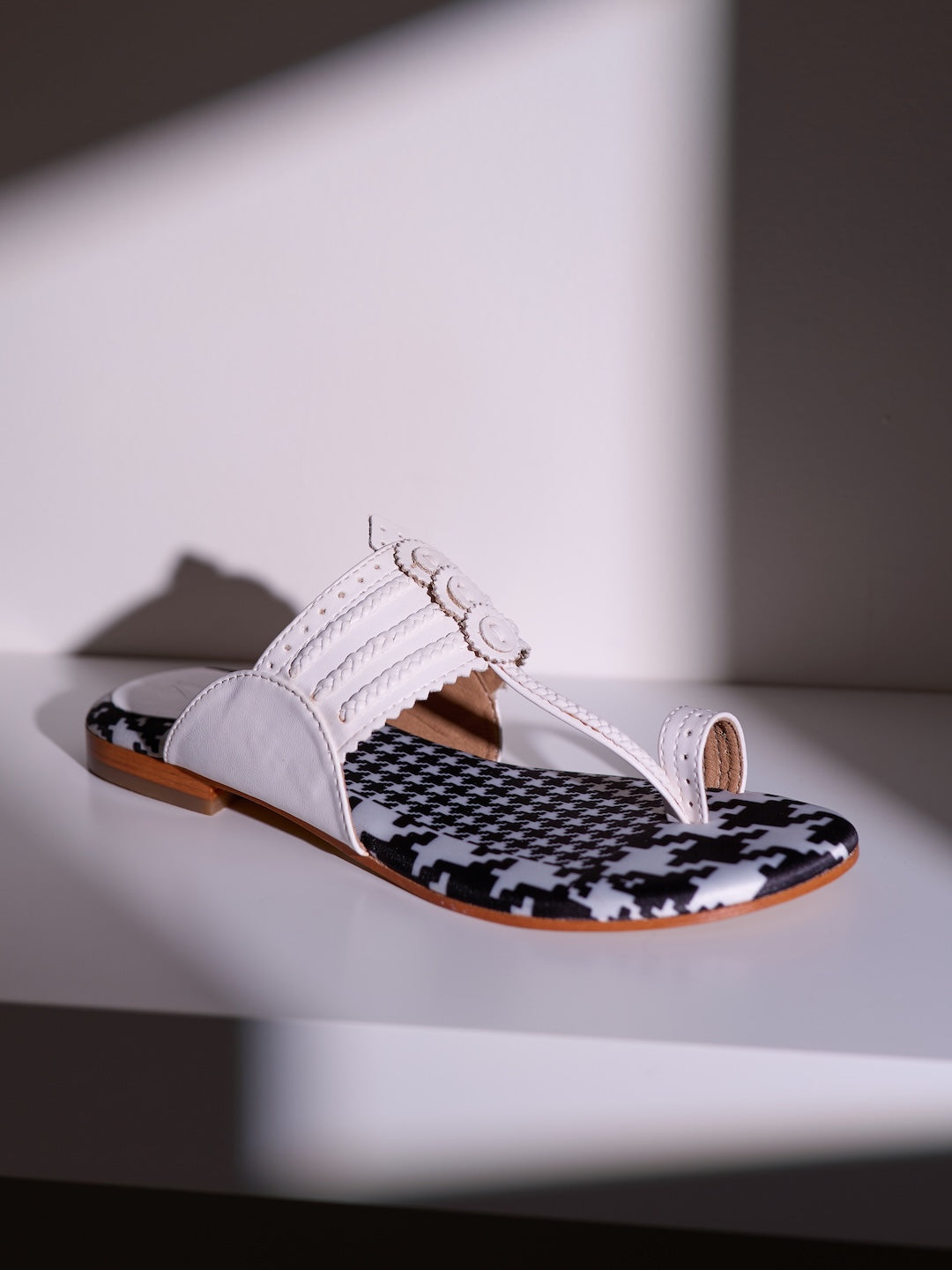 Houndstooth haze kolhapuris