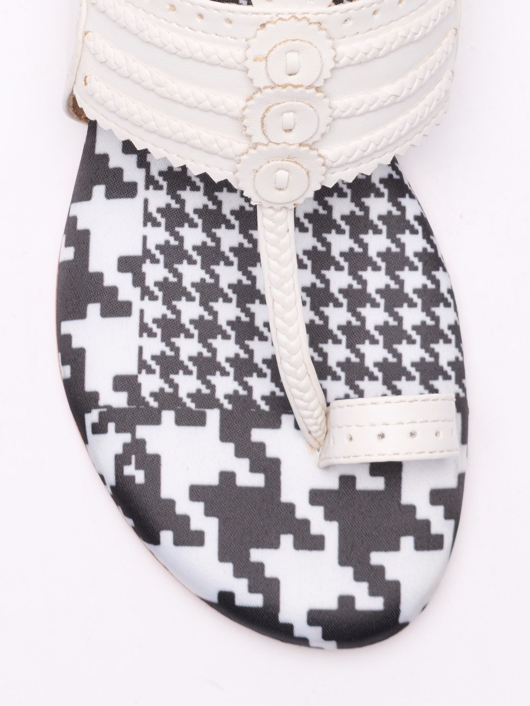 Houndstooth haze kolhapuris