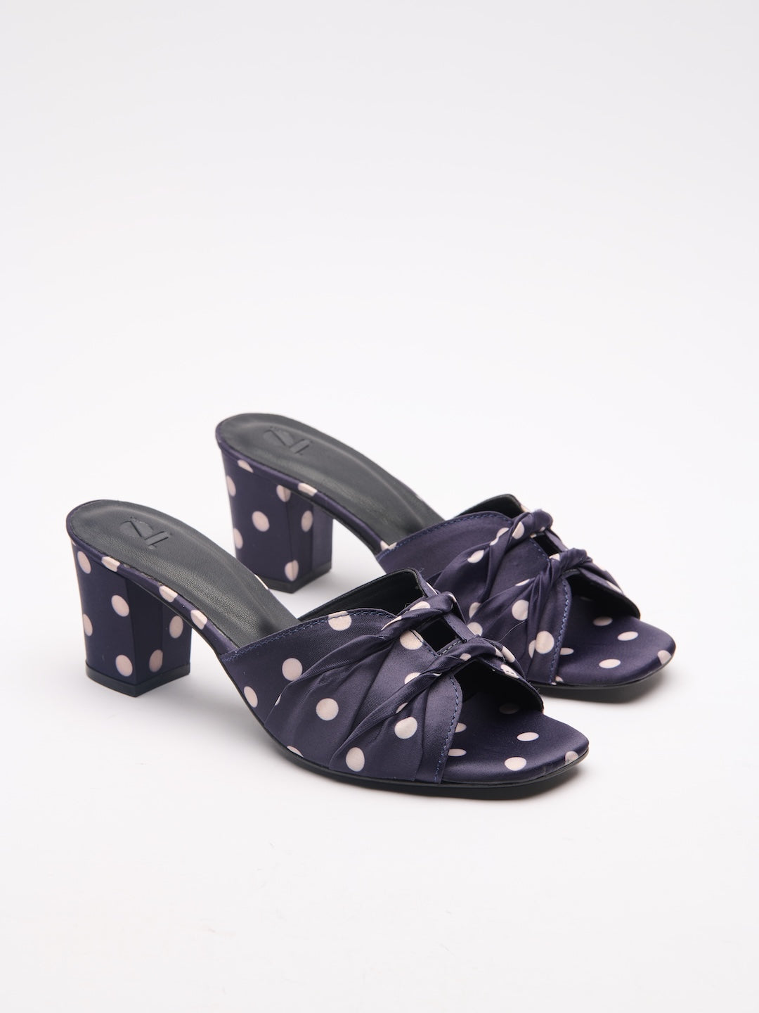 Nomada Dot Heels