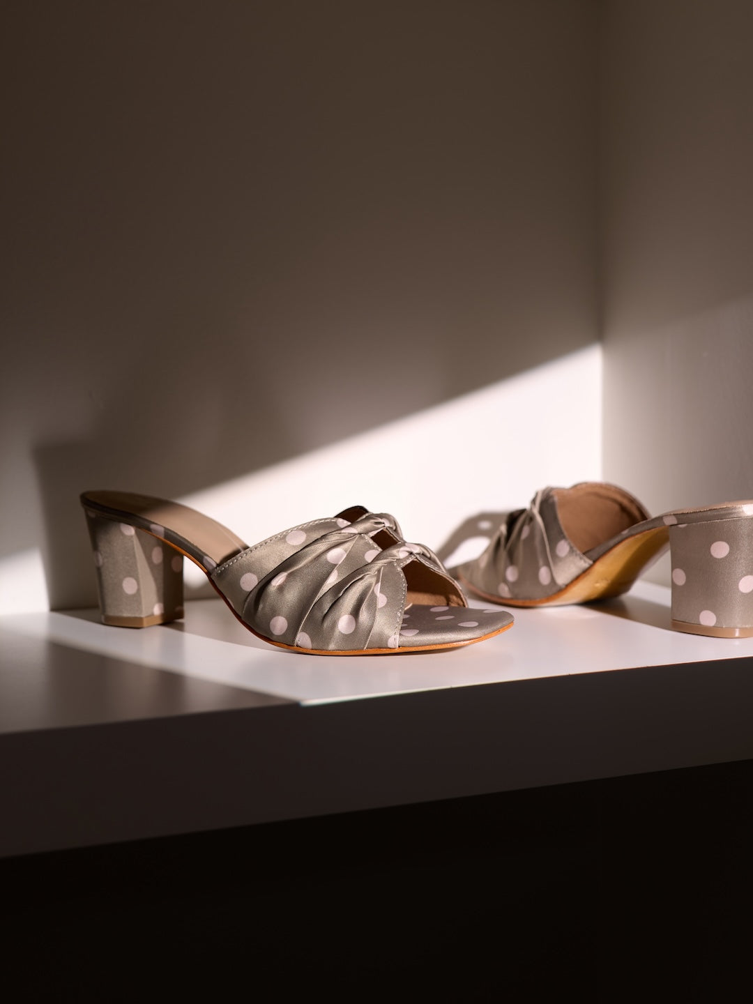 Nomada Dot Heels