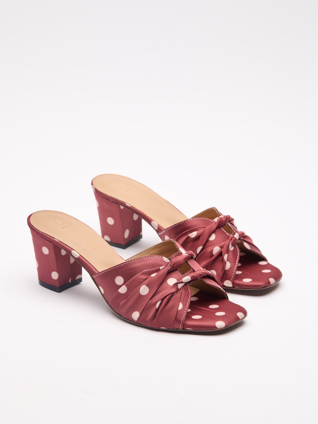Nomada Dot Heels
