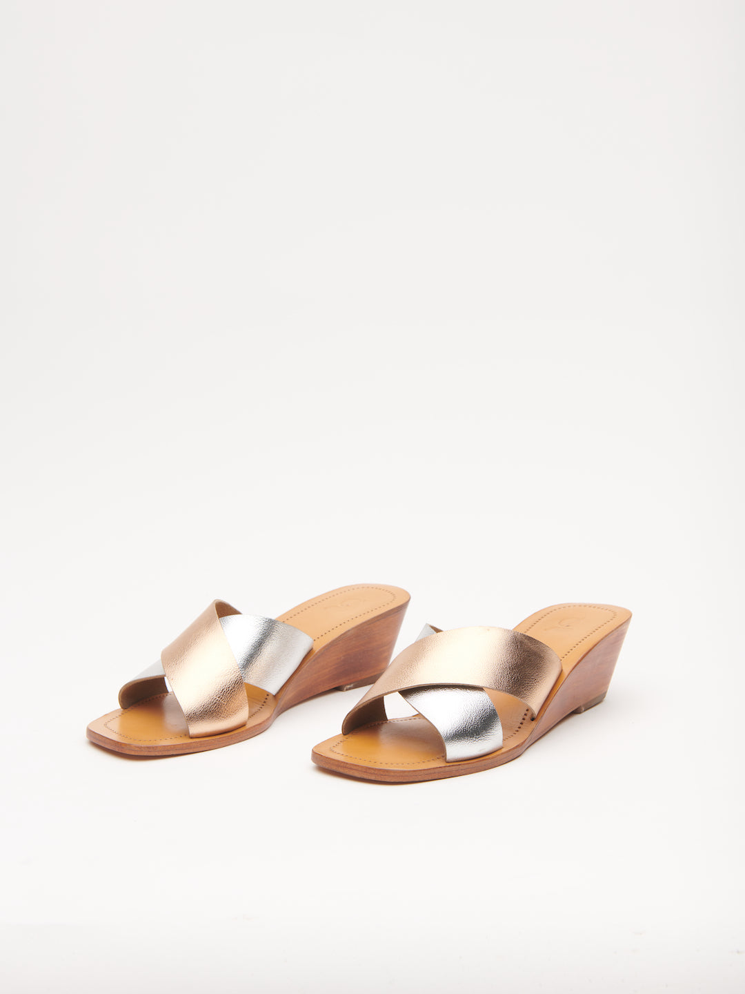 CROSSROADS METALLIC WEDGES