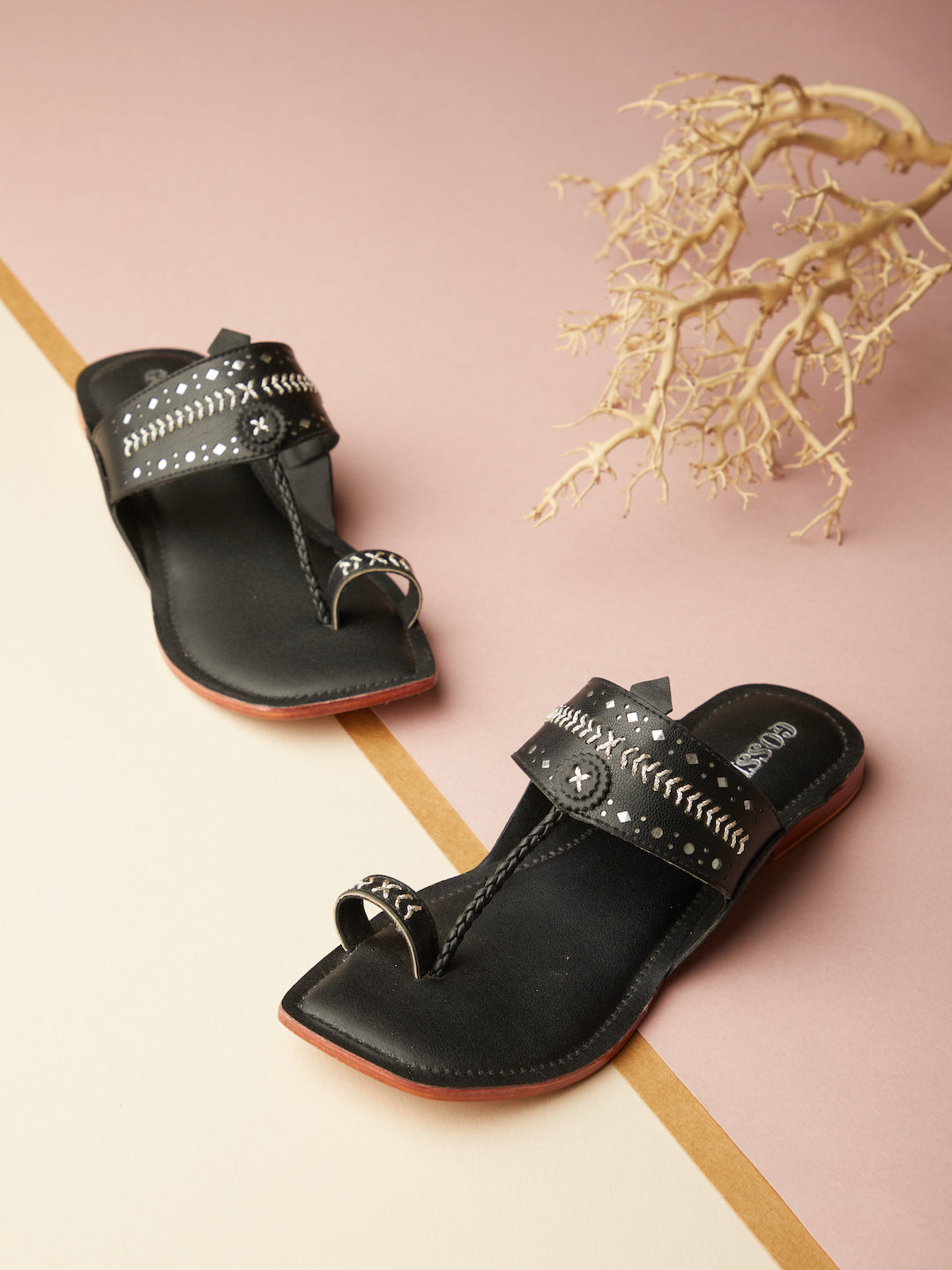 INTERLACE CUTWORK KOLHAPURI