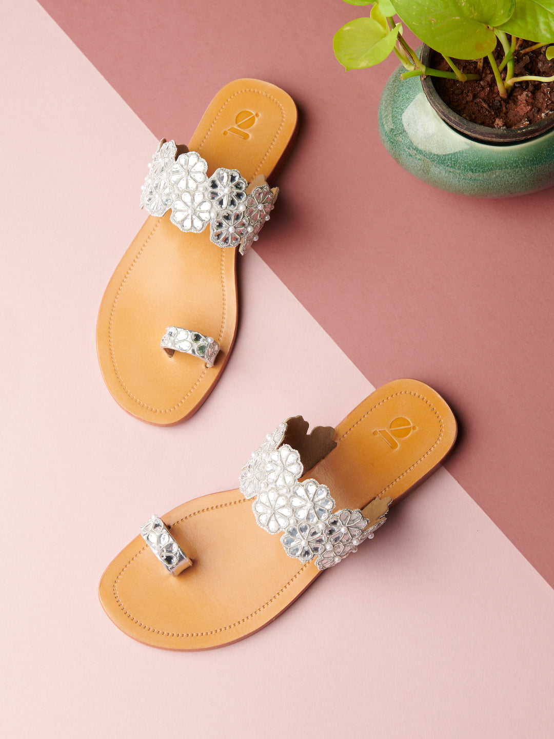 SHISHA' HAND EMBROIDERED FLATS