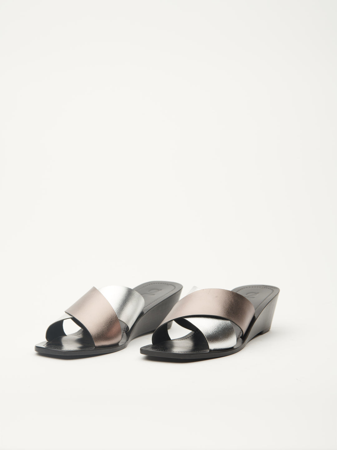 CROSSROADS METALLIC WEDGES