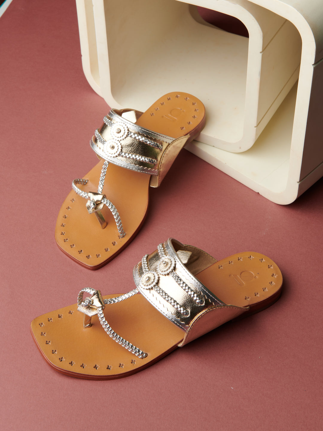 INTERLACED PUNCH KOLHAPURI