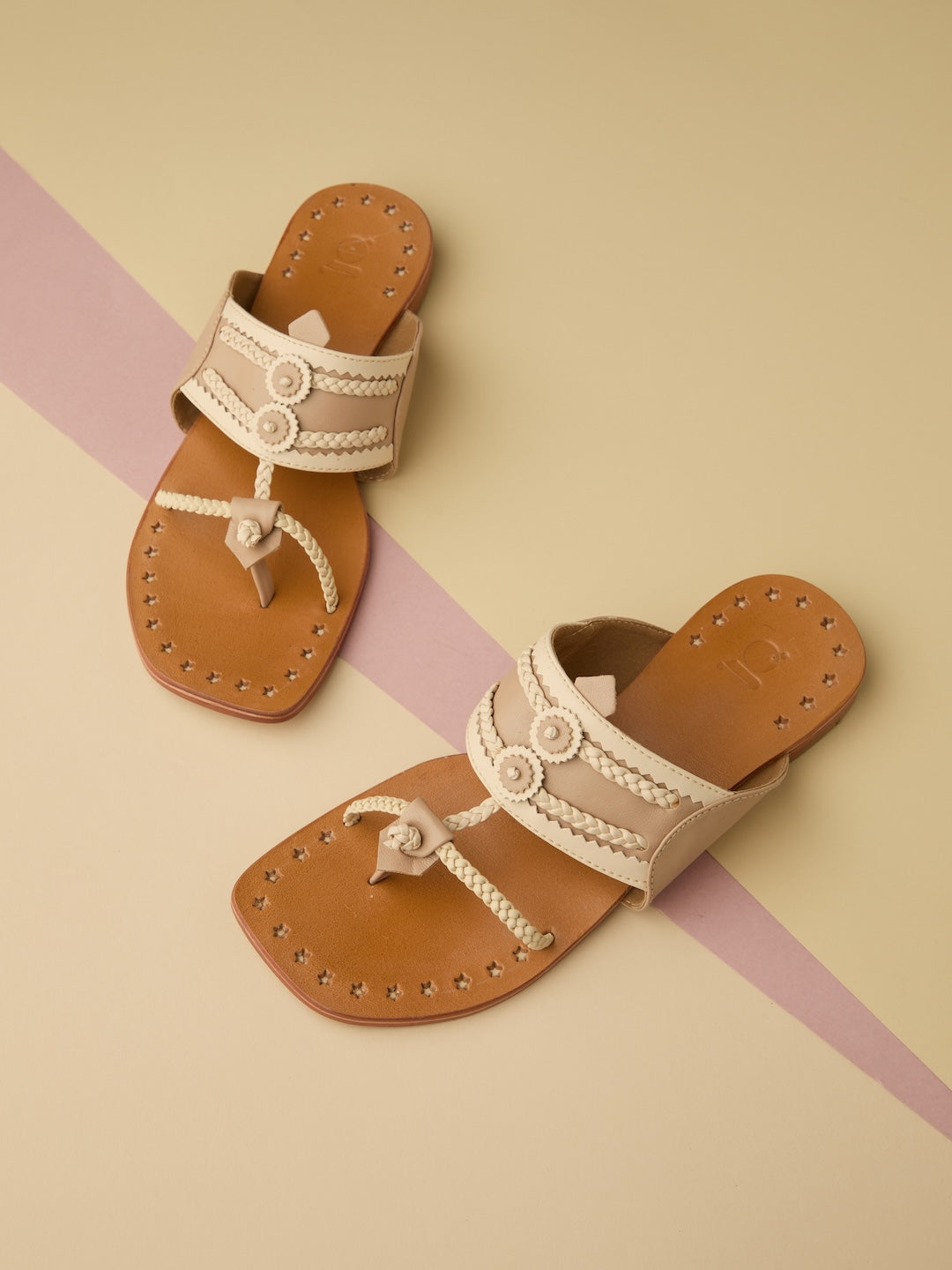 INTERLACED PUNCH KOLHAPURI