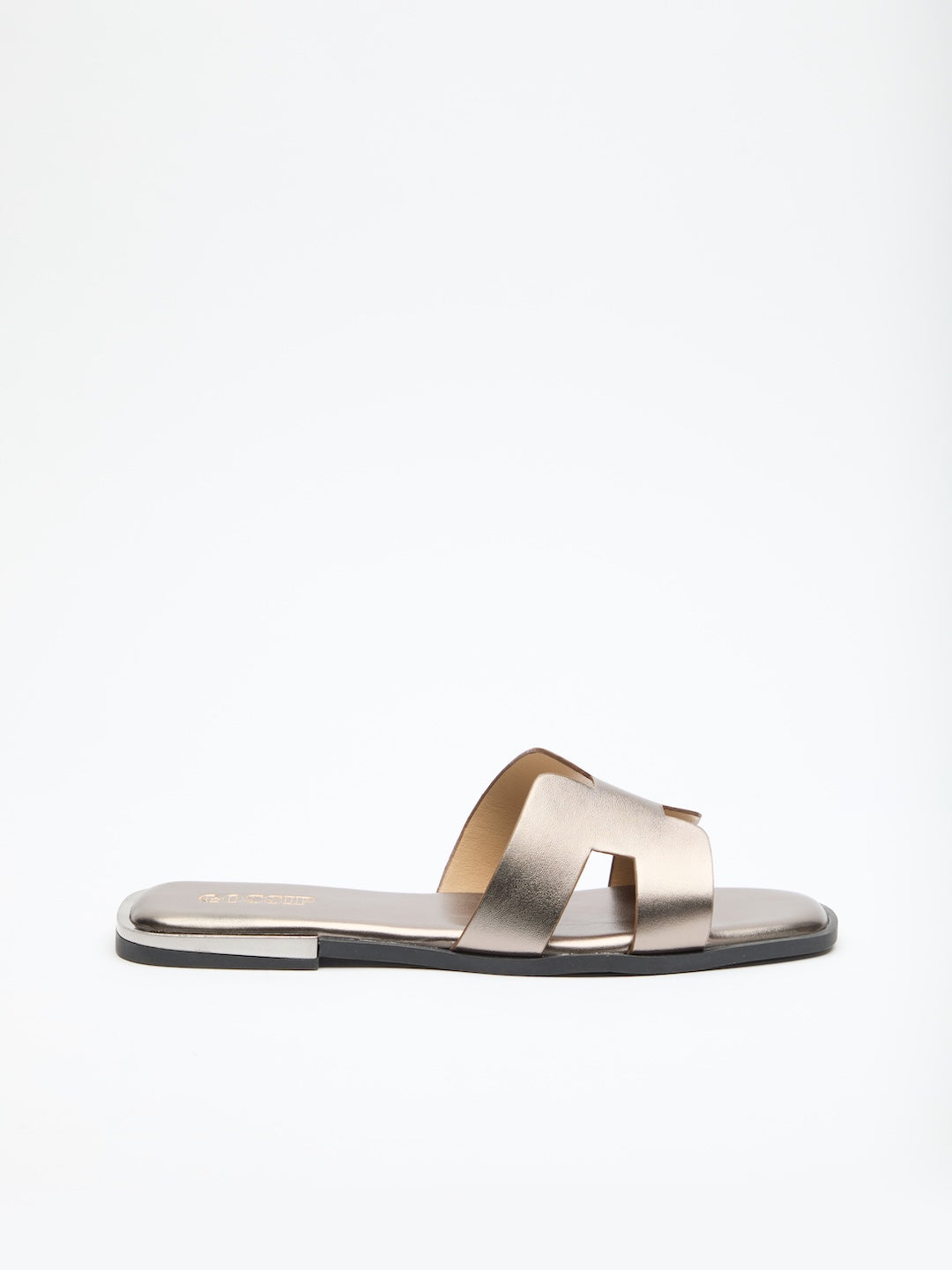 Mod Cut Flats