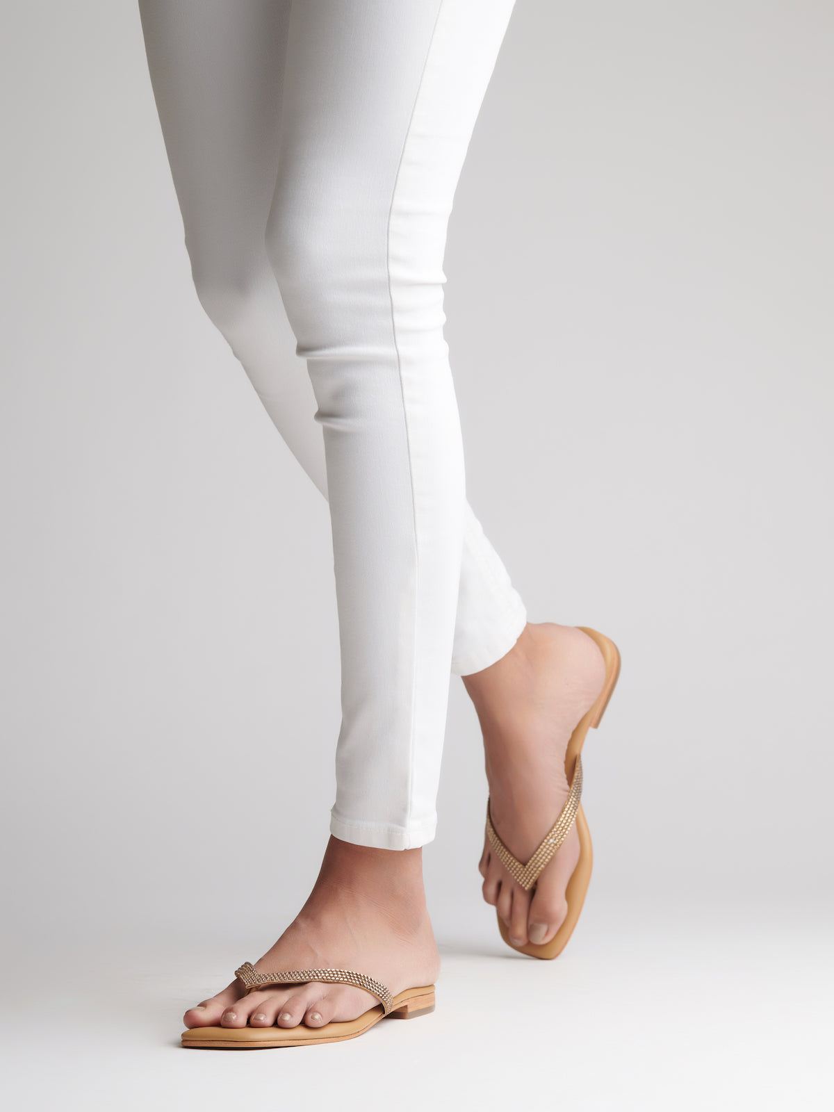 SIGNATURE DIAMANTE THONGS