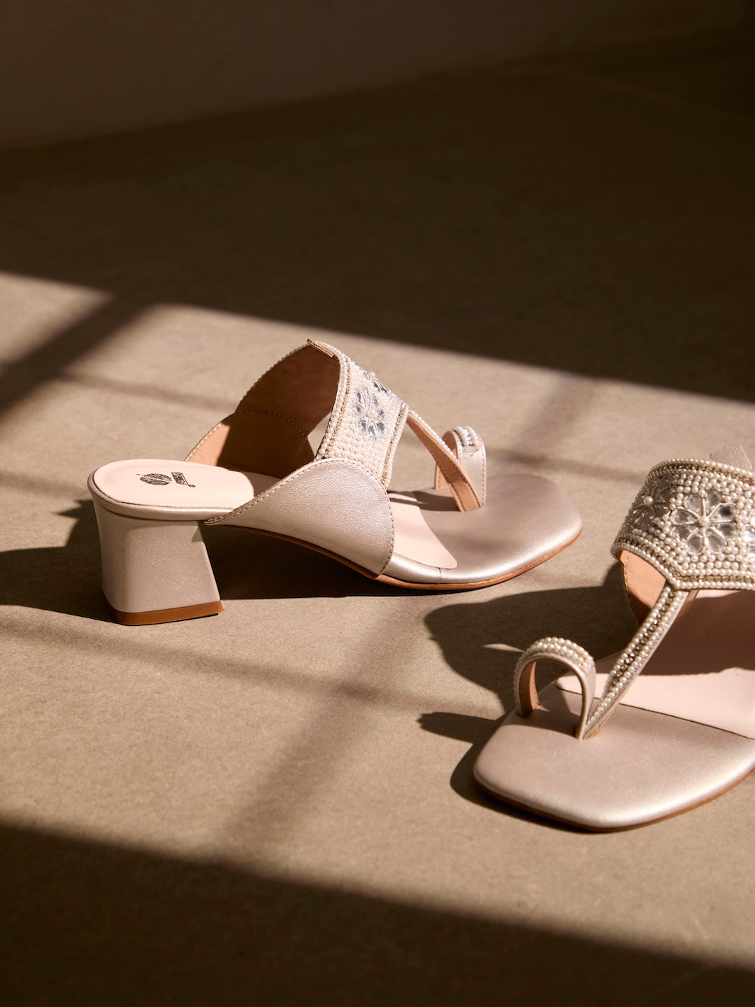 Flora Pearl Kolhapuri