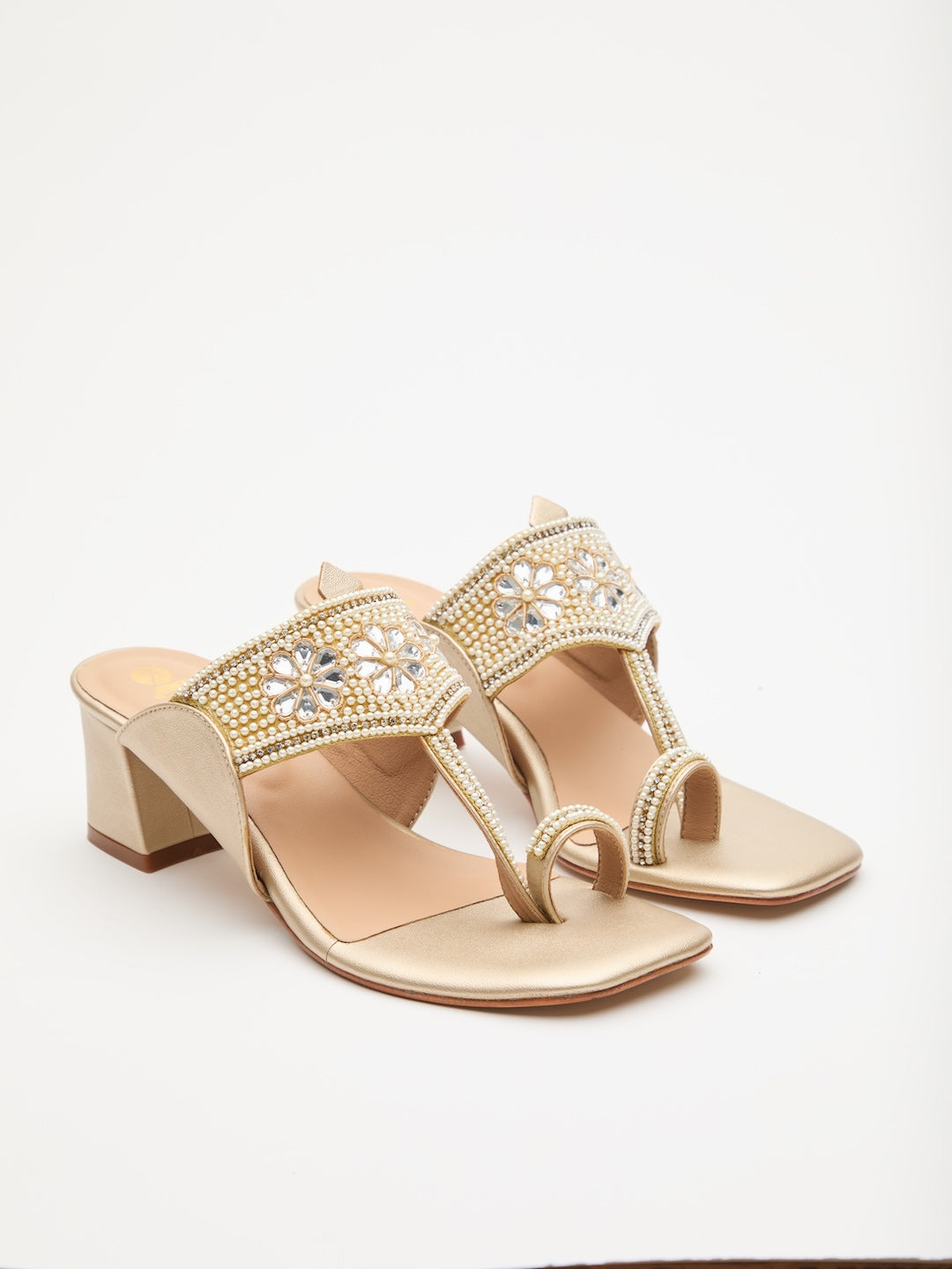 Flora Pearl Kolhapuri