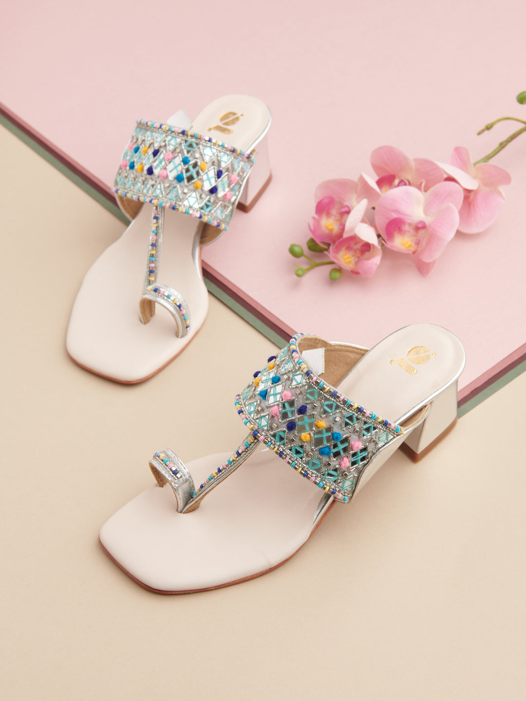 HANDCRAFTED ABHALA KOLHAPURI