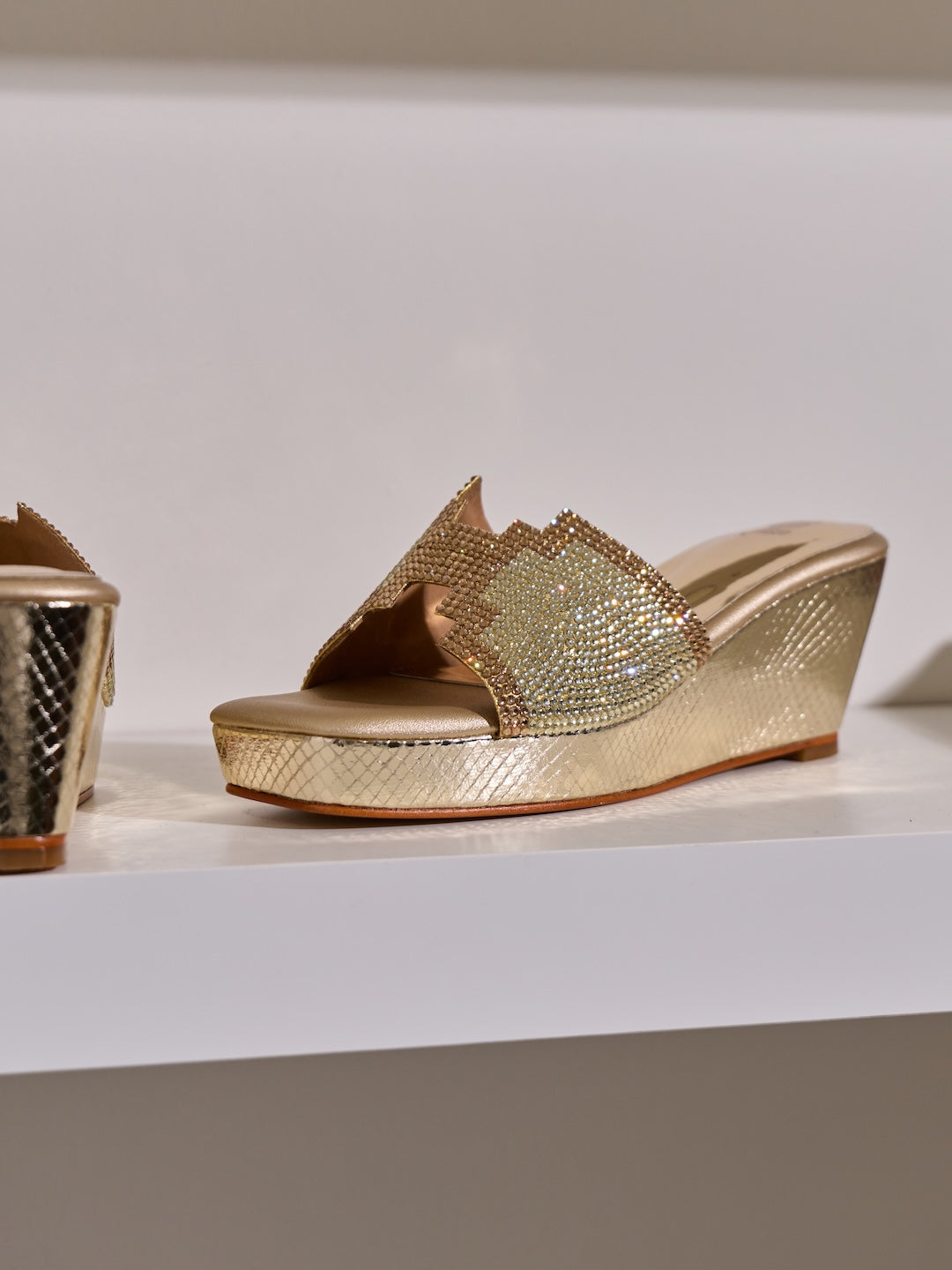 Noir Crystal Platforms